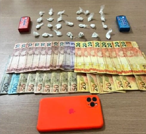 Itabirito: PM prende homem suspeito de tráfico de drogas. Foto do material apreendido