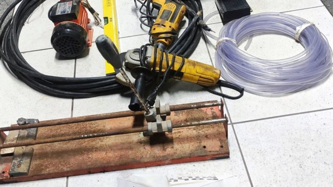 Ouro Preto: Policia Militar prende homens com suspeita de roubo de objetos. Foto de equipamentos roubados