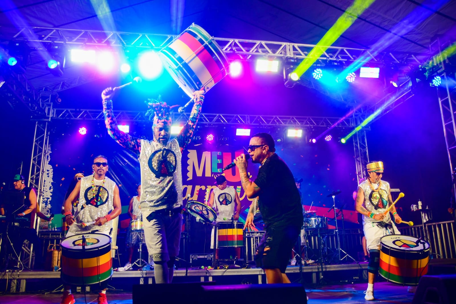 Após 2 anos, Itabirito volta a ter Carnaval, veja alguns pontos positivos da festa. Foto da banda Olodum.