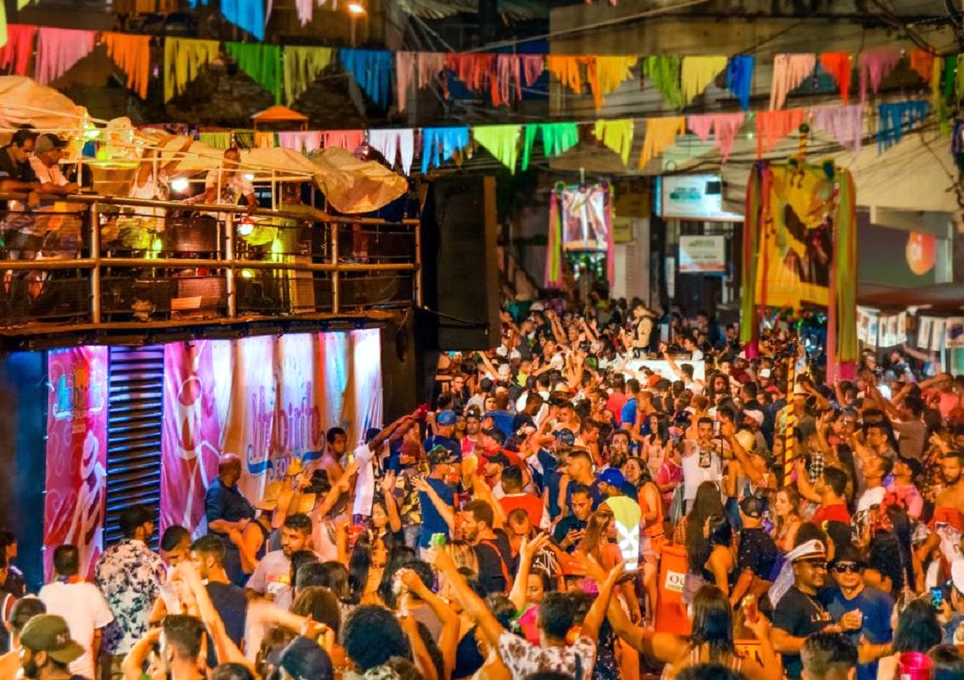 “Carnacaps” inicia as festividades em Itabirito e abertura do carnaval aconteceu de noite na cidade. Foto do carnaval.