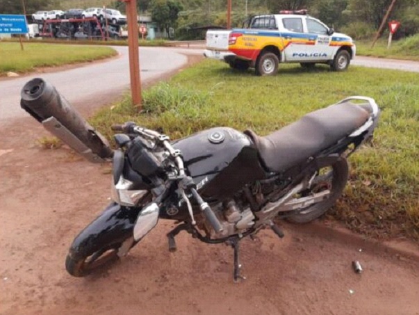 Itabirito: jovem de 15 anos “dá o grau” em moto furtada. Foto da moto furtada