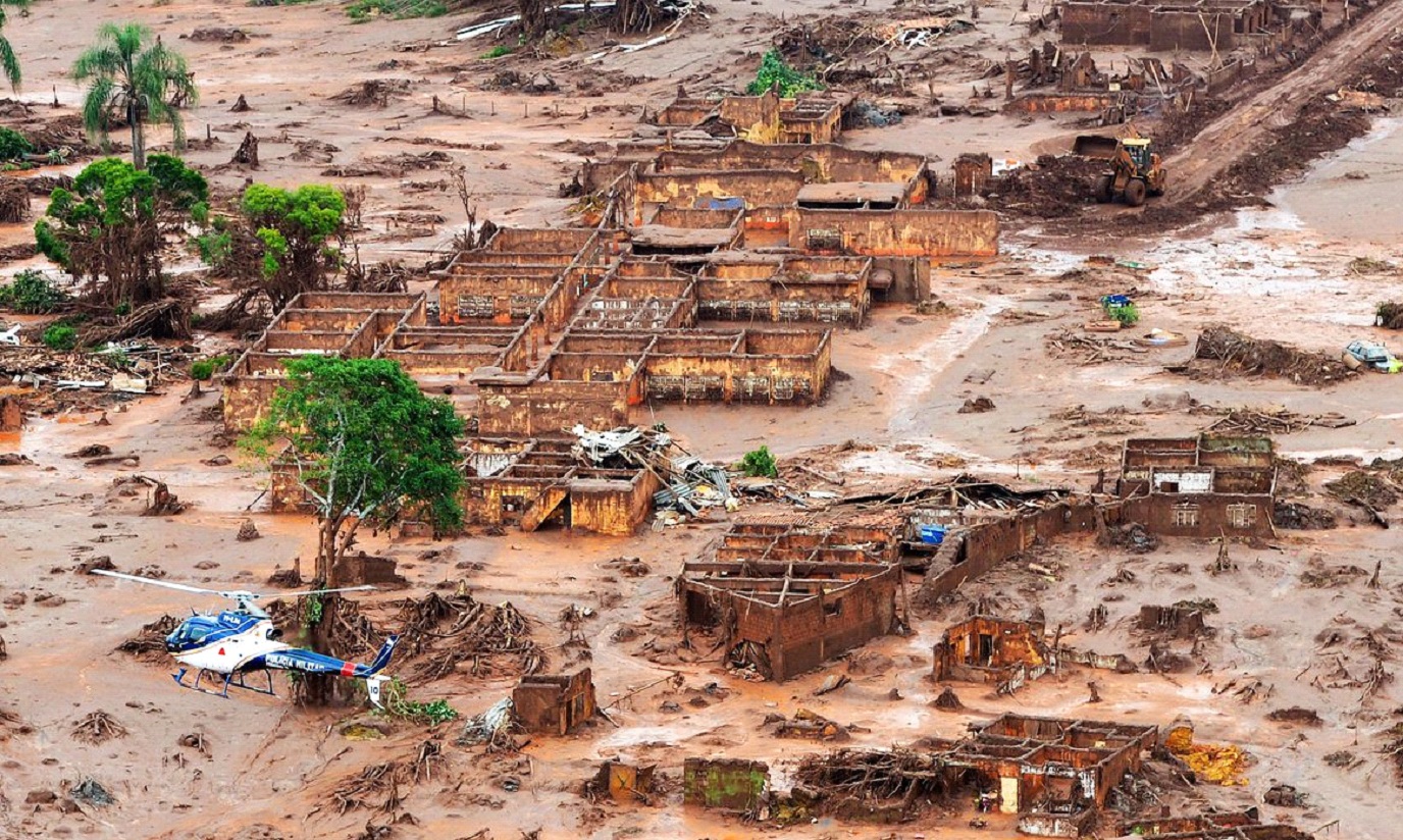 Mariana: Fundação de reparo à tragédia de Mariana elevou indenizações. Imagem do rompimento da barragem