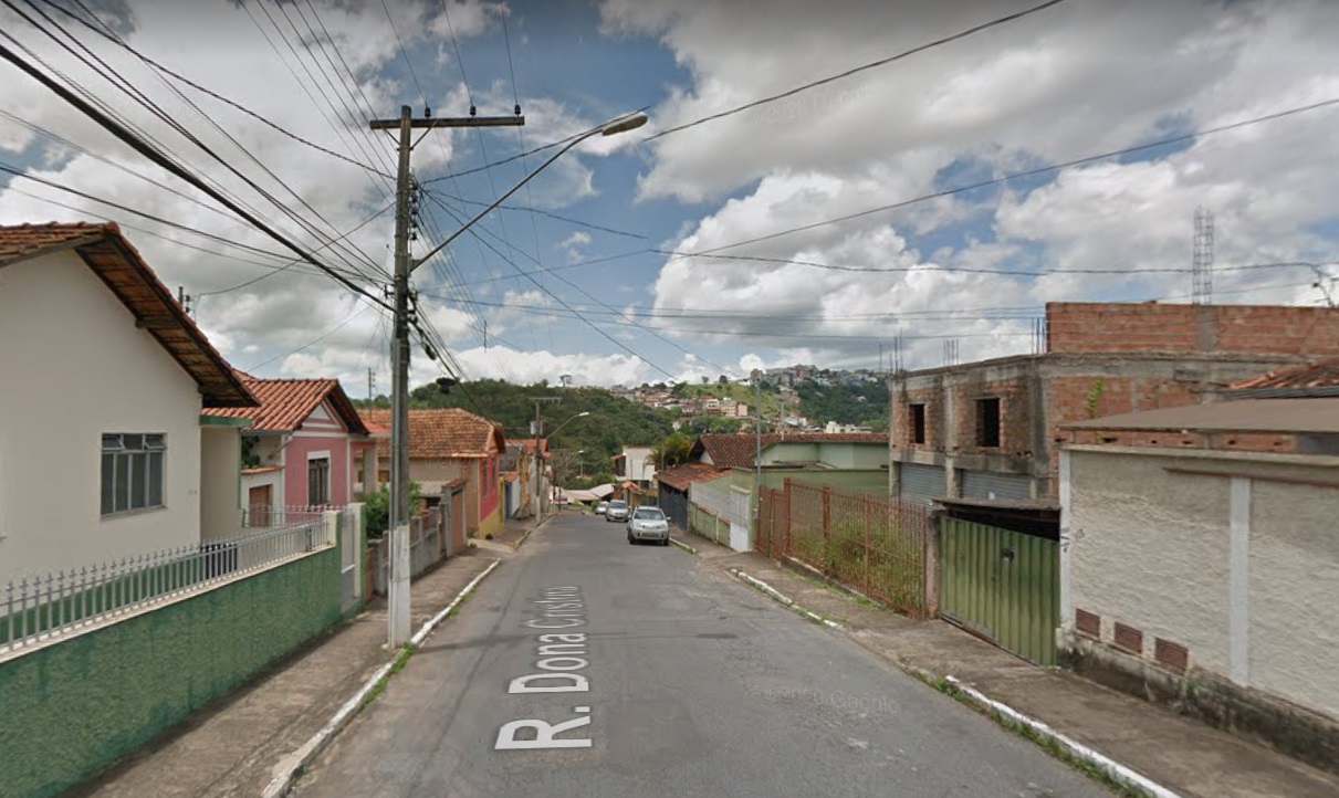 Homem armado assalta salão de beleza em Itabirito e leva quantia em dinheiro. Foto da rua onde aconteceu o assalto.