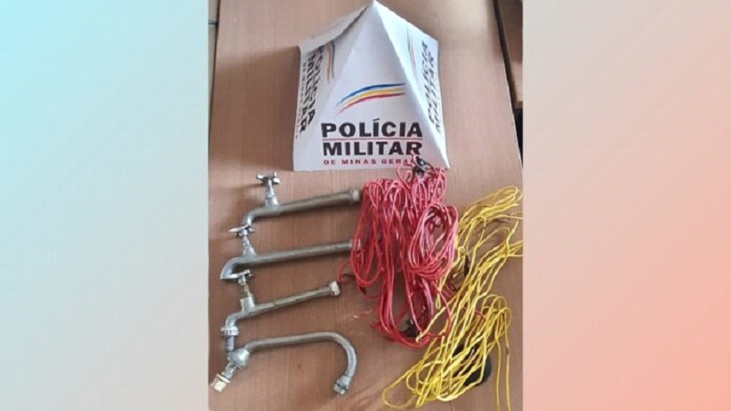 Homem invade casa em Ouro Preto e tenta roubar fiação de cobre mas é preso pela PM. Foto dos itens apreendidos.