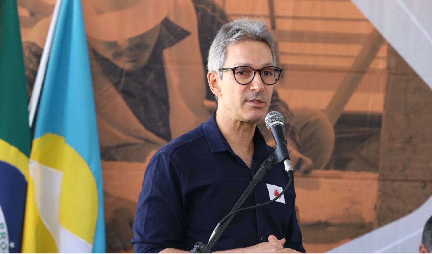 Romeu Zema regulamenta a distribuição de absorventes a mulheres em situação de vulnerabilidade. Foto do Governador de Minas Gerais.