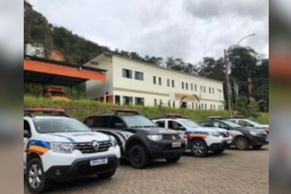 Em Itabirito ação conjunta da PM e PC prende suspeito de ter assassinado a tiros Brenno Lourenço. Foto ilustrativa das viaturas da Policia Militar e Policia Civil.