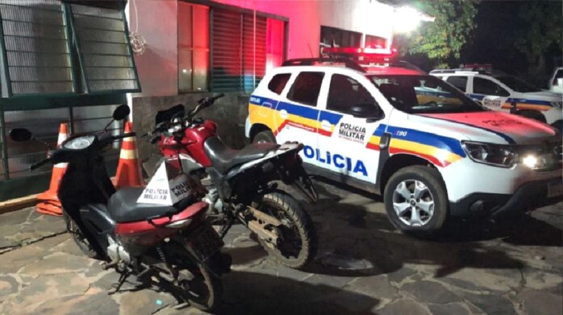 Dois homens são presos depois de tentar roubar moto em Itabirito. Motos recuperadas pela PM.