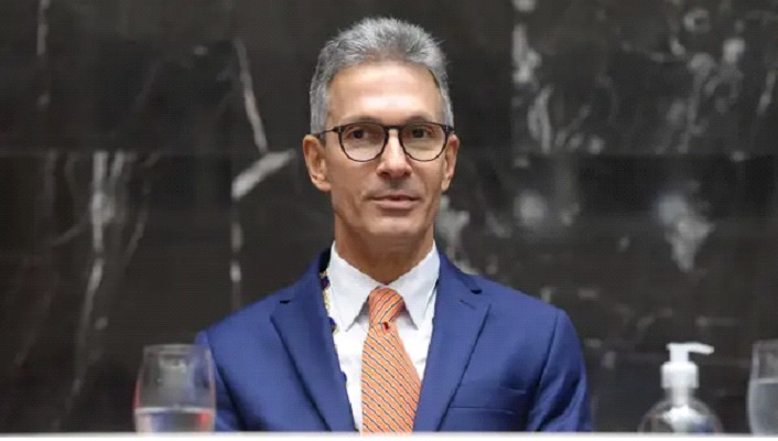 Em Minas Gerais foi aprovado na Assembleia um aumento de quase 300% no salário de Romeu Zema. Foto ilustrativa de Romeu Zema