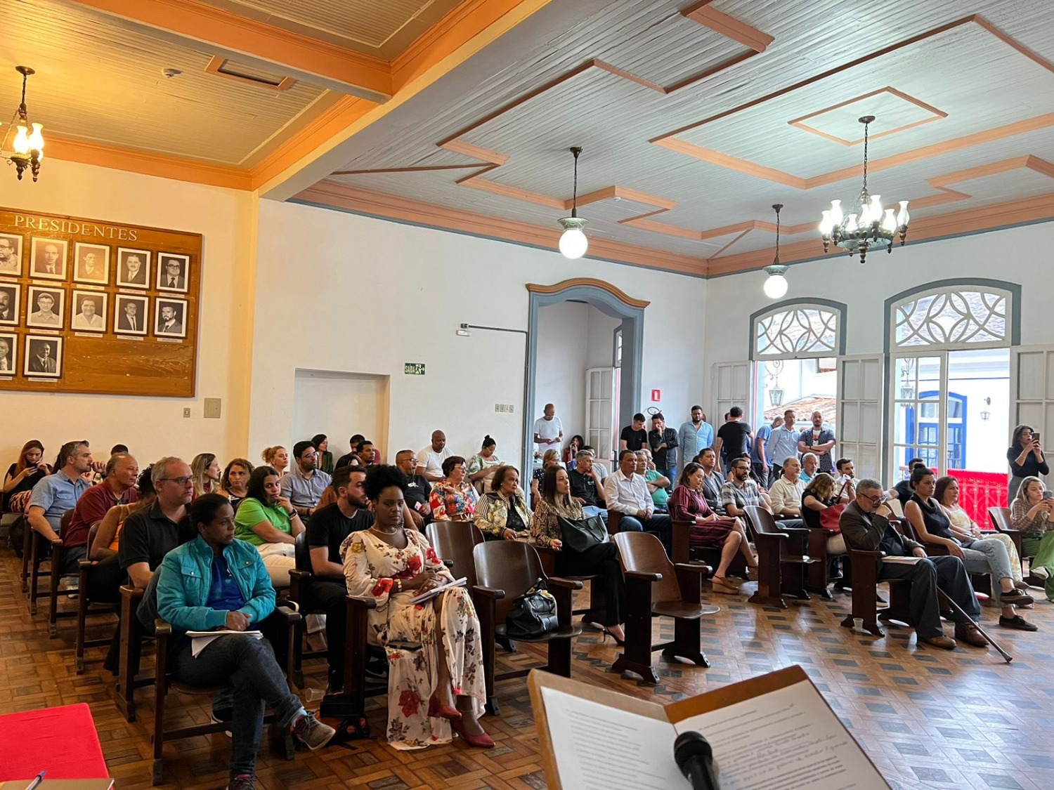 Em Ouro Preto, Plano de Diversificação Econômica se torna Lei. Foto da reunião que estabeleceu a lei.