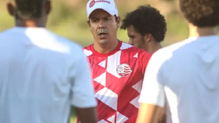 Futebol: Náutico pode ter novos jogadores em partida contra o Cruzeiro. Foto do técnico do náutico.