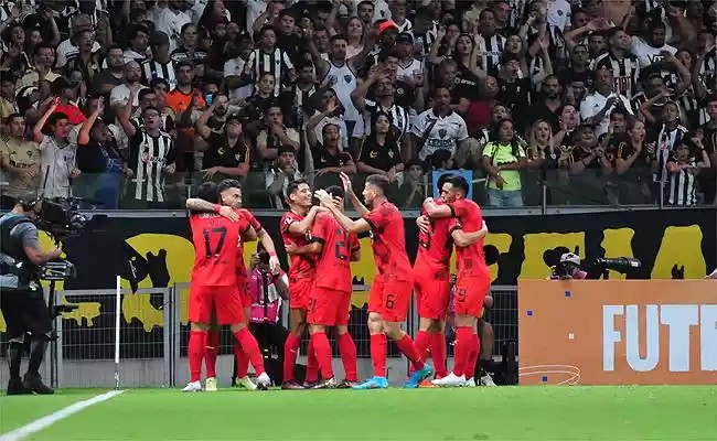 Futebol: Sem Hulk, Atlético perde para Libertad no Mineirão. Foto do Libertad