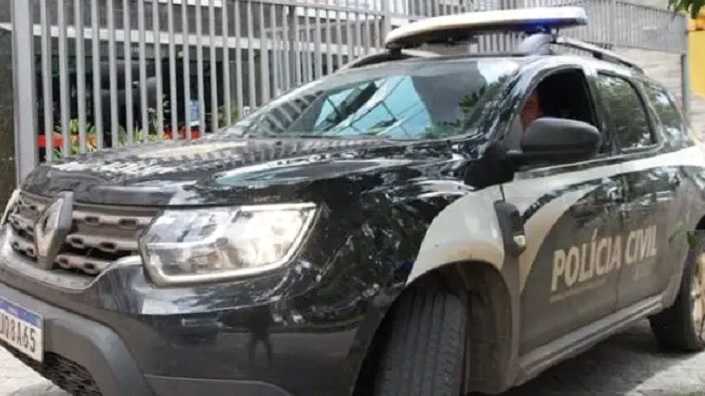 PM apreende jovem de 13 anos que ameaçou matar a mãe, duas professoras e uma aluna. Foto do carro da Policia Civil.