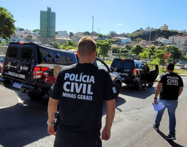 Adolescente de Mariana é identificado como um dos autores de ameaças de massacre contra escola de Santa Catarina. Imagem de um dos agentes da PCMG.