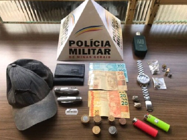 Em Itabirito, homem tenta roubar casa mas é preso pela Policia. Material apreendido.
