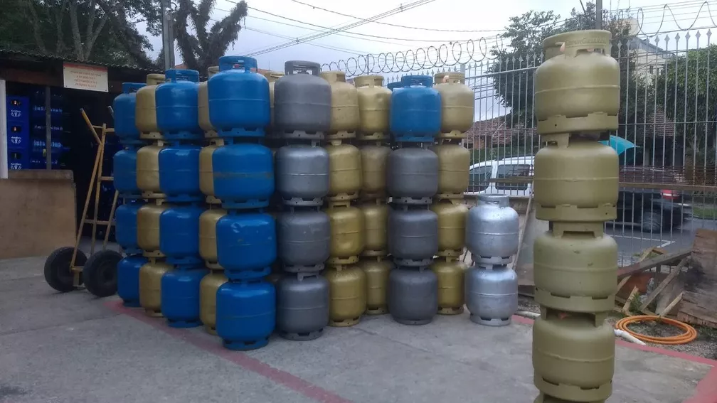 Gás de cozinha teve redução em Minas Gerais e vai direto para o bolso do consumidor. Foto do botijão de gás.