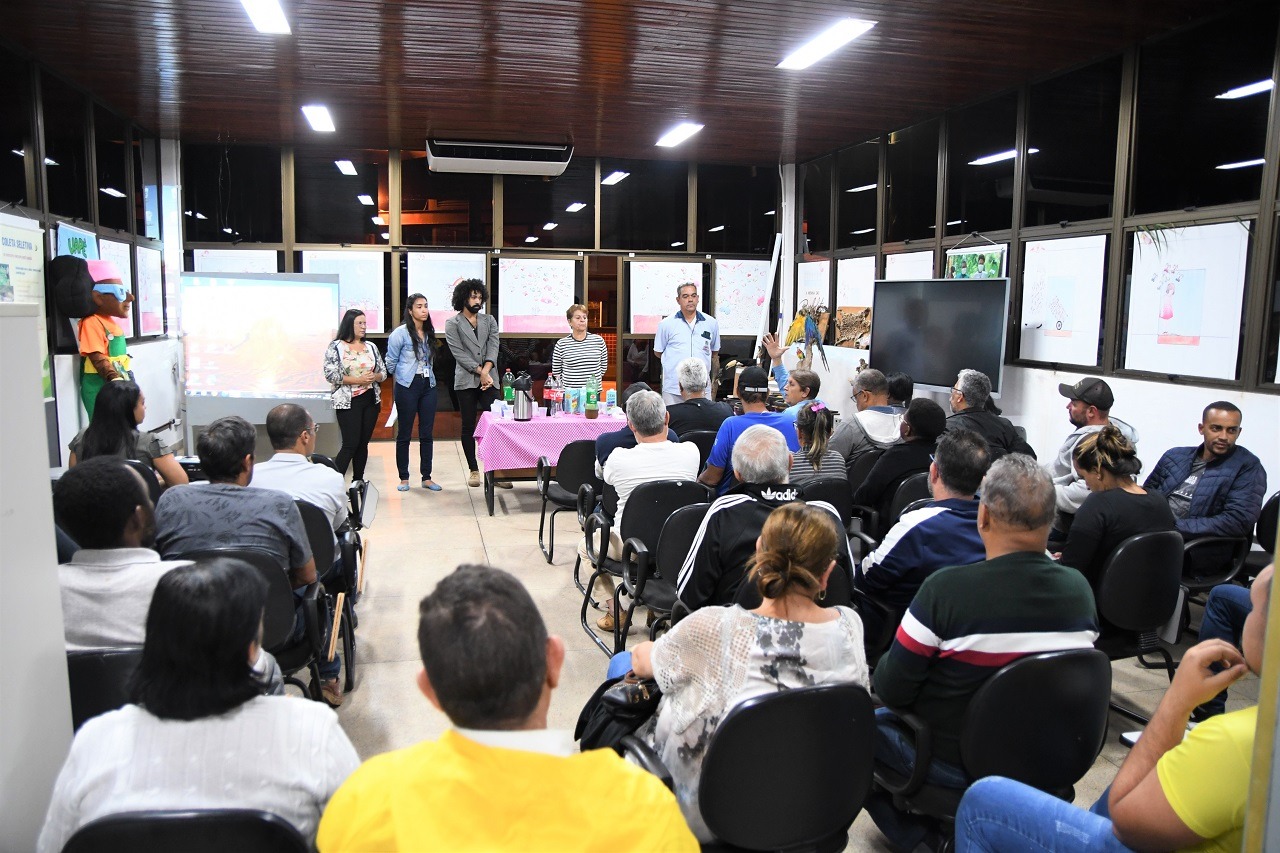 Itabirito: Prefeitura realizou sorteio do posicionamento das barraquinhas para a Julifest. Reunião com representantes das barraquinhas.