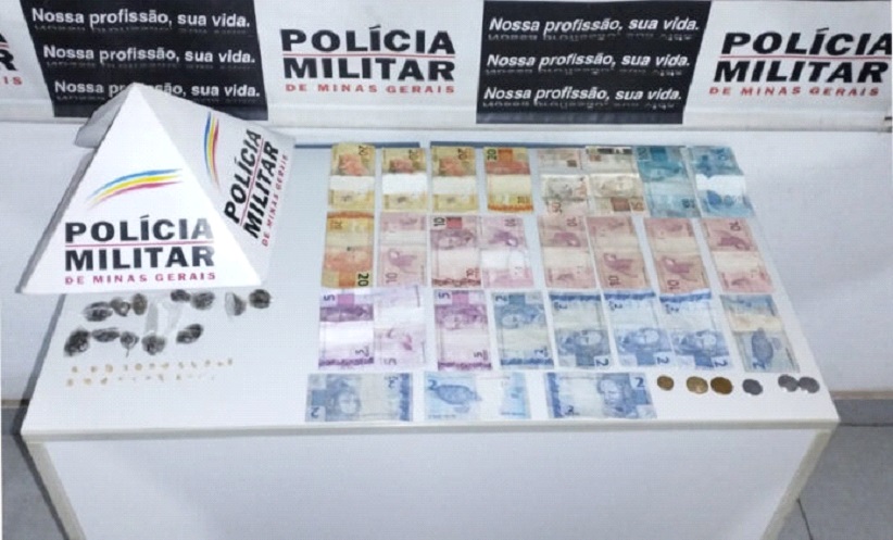 Menor de 15 anos é preso em Mariana por tráfico de drogas. Foto do material apreendido.