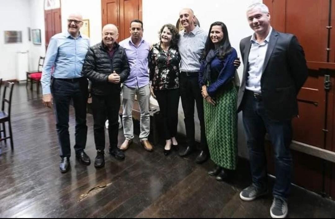 Ouro Preto vai ter sinal de internet 5G até o final do ano em todo município. Foto da reunião com os representantes.