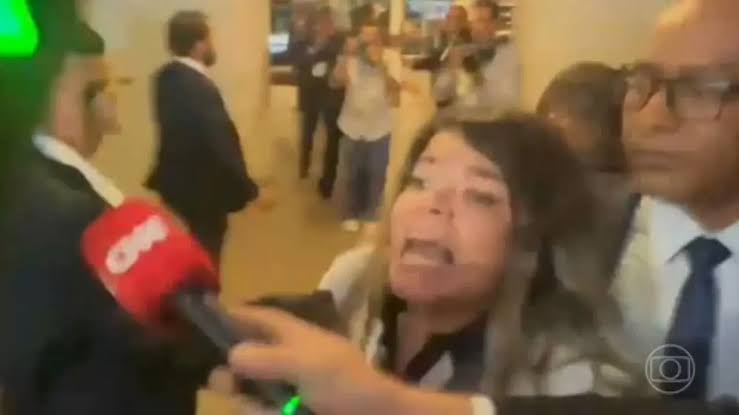 Brasil: Seguranças de Nicolás Maduro a serviço do GSI agridem jornalistas. Imagem do momento em que houve agressões.