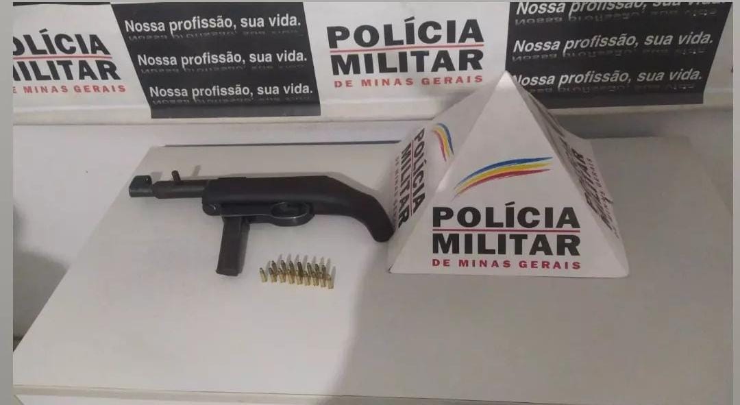 Foram realizadas as apreensões de uma arma e 16 munições foto da arma