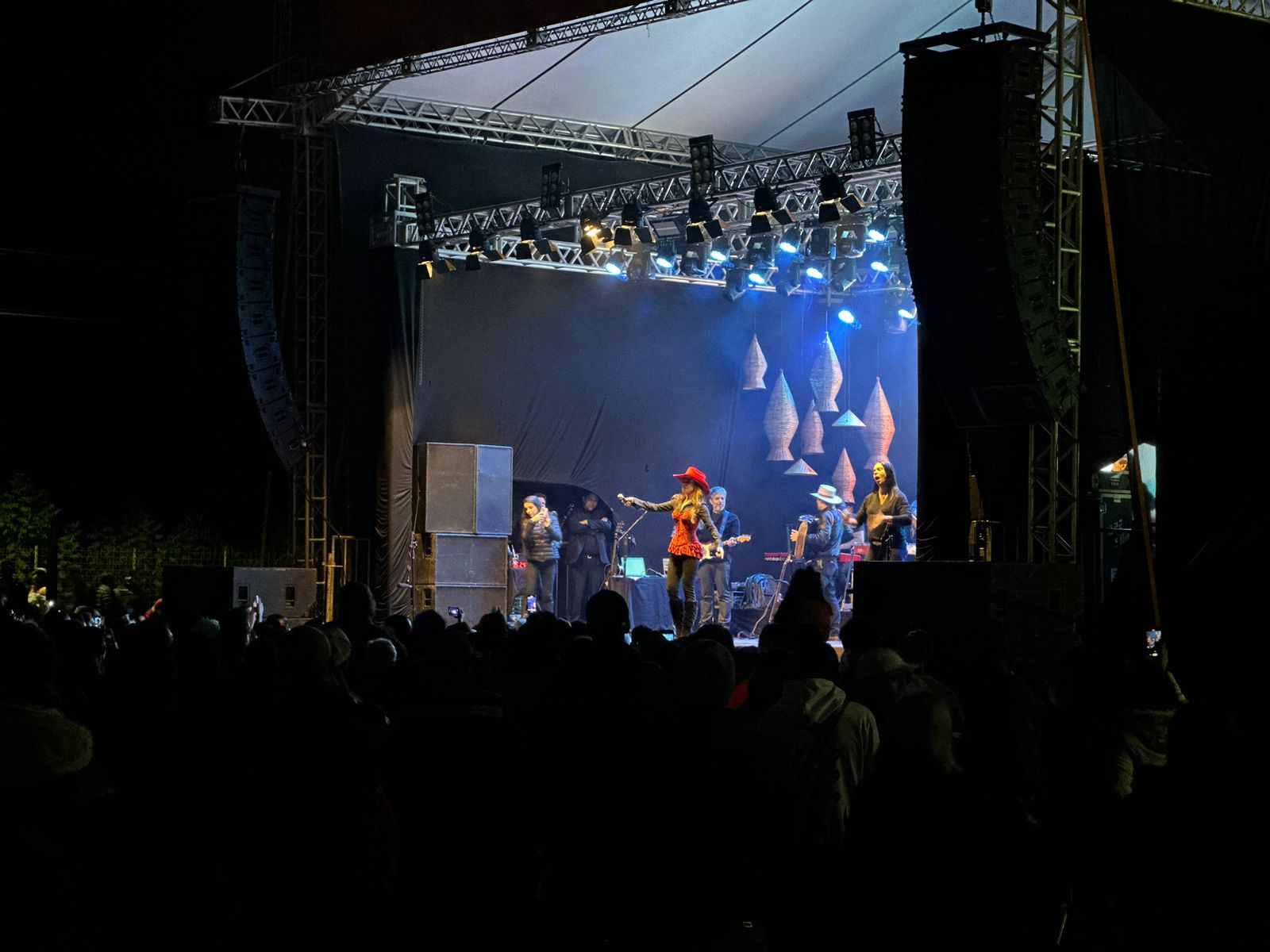 Itabirito: Festival das Águas e Montanhas movimentou o distrito de Acuruí. Foto do show da Paula Fernandes.