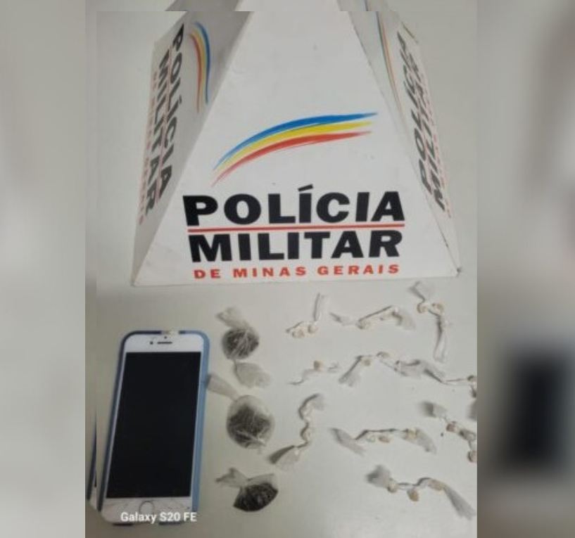 Itabirito: traficante de 22 anos é preso com 27 pedras de crack no bairro Cohab. Foto do material apreendido.