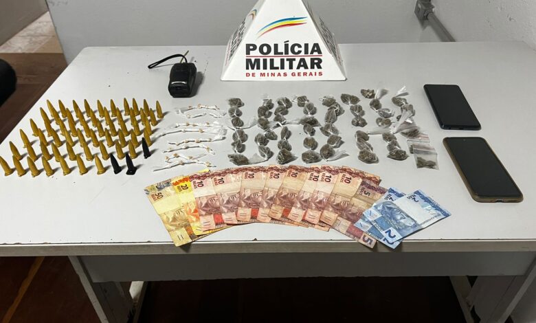 Itabirito: traficantes são presos em Água Limpa com cocaína, maconha e crack. Material apreendido.