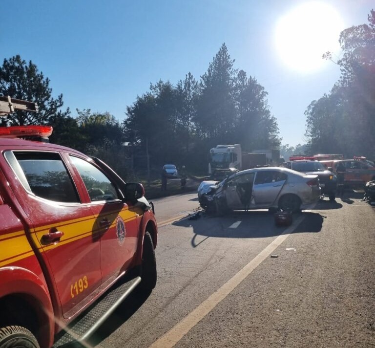 A colisão causou ferimentos nos motoristas e ambos foram levados para a UPA de Itabirito.