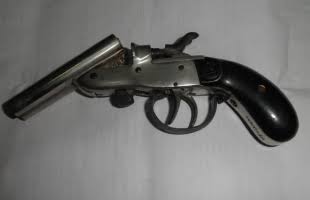 Jovem de 15 anos é apreendido com arma em Itabirito