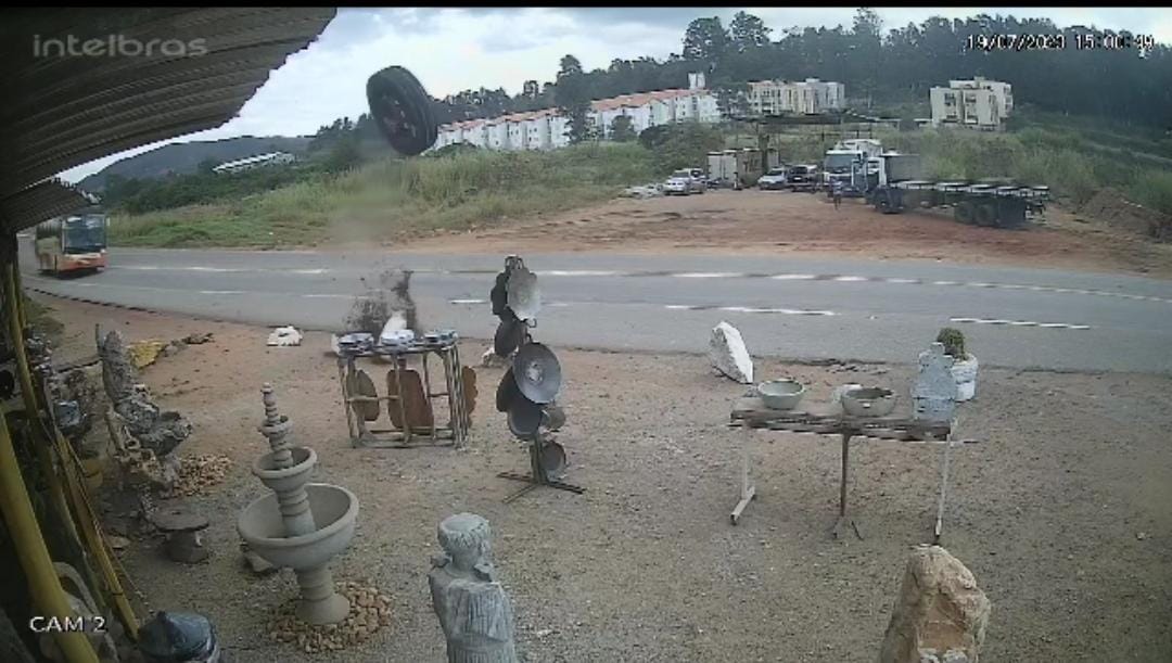 Por sorte ninguém se feriu.