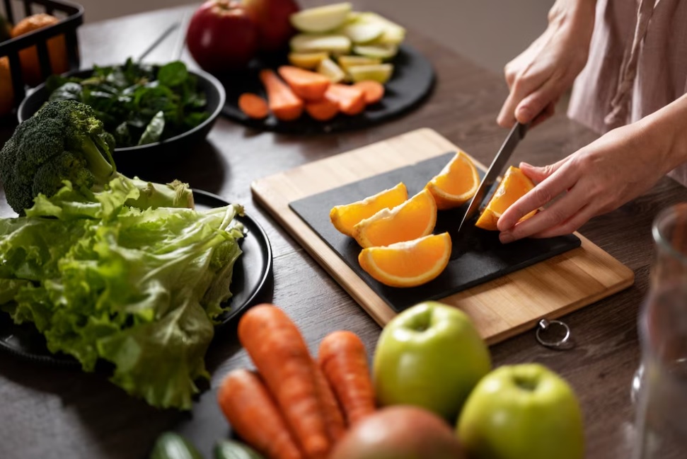 O Dia Mundial de Combate ao Colesterol, em 8 de agosto, surge como um alerta global. Foto de alimentos saudáveis.