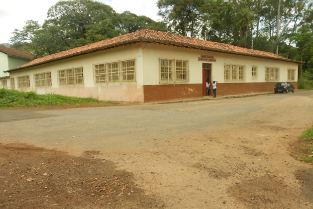 A Polícia Militar reforça seu compromisso em manter um ambiente seguro para os estudantes e a comunidade em geral. Foto da escola.