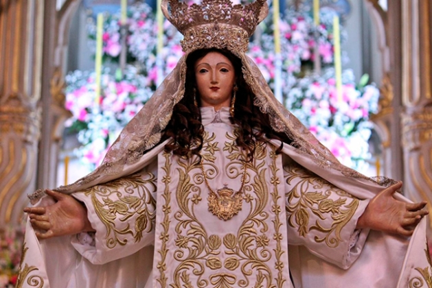 A Venerável Ordem Terceira de Mercês de Baixo espera com alegria a participação de todos nesta celebração jubilosa e religiosa. Foto da Nossa Senhora.