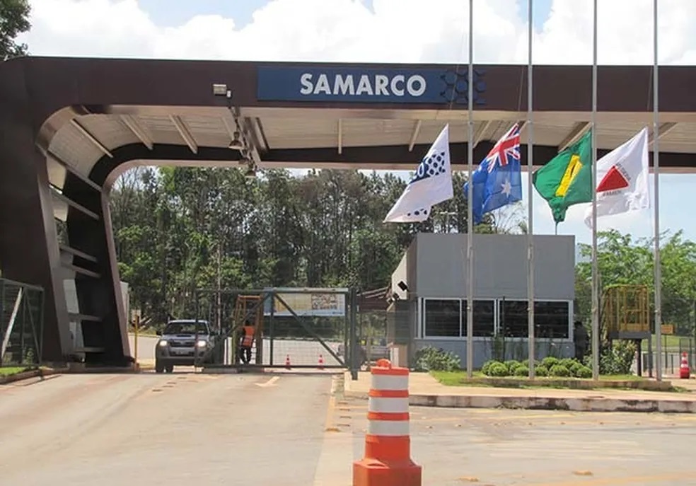 De acordo com os termos do Plano de Recuperação Judicial, o financiamento da Fundação Renova pela Samarco será limitado a US$ 1 bilhão. Foto da entrada da mineradora Samarco.