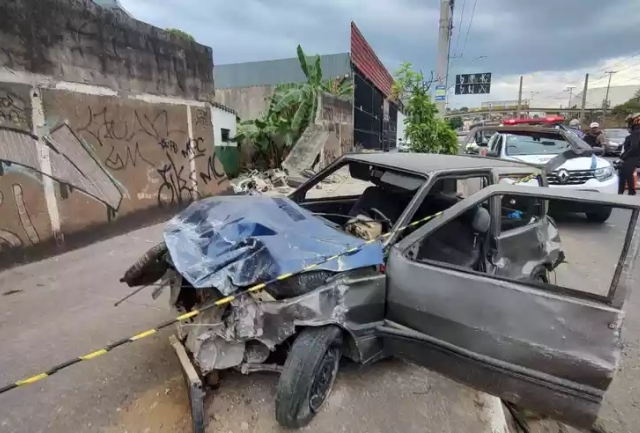 Além da perda do jovem motorista, o acidente deixou outras quatro pessoas feridas. Foto momentos depois do acidente.