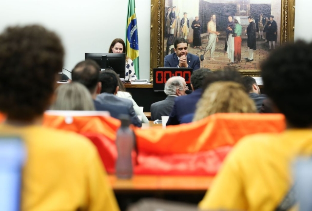 Texto altera o Código Civil e contraria decisão do STF que reconheceu a união homoafetiva em 2011. Foto meramente ilustrativa.