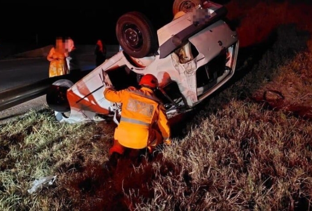 As vítimas foram socorridas pelo Corpo de Bombeiros, SAMU e ARTERIS. Foto logo após o acidente.