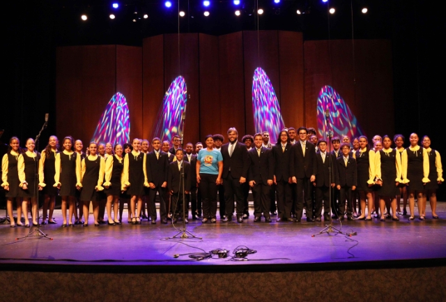 O coral comemora 50 anos de história com uma turnê gratuita pela capital federal. Foto do coral.