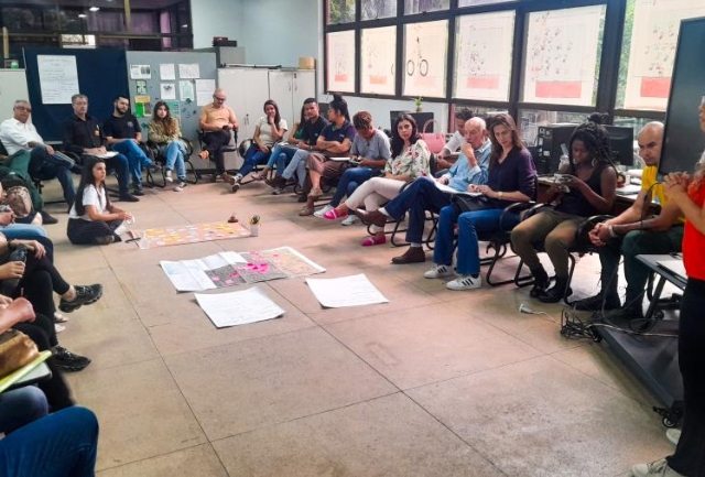 Oficinas vão definir ações para proteger, conservar e recuperar o bioma no município. foto da reunião.