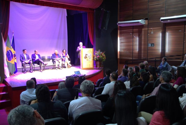 Prefeito ressalta importância da associação para preservar a história dos municípios. Foto da apresentação do Prefeito.