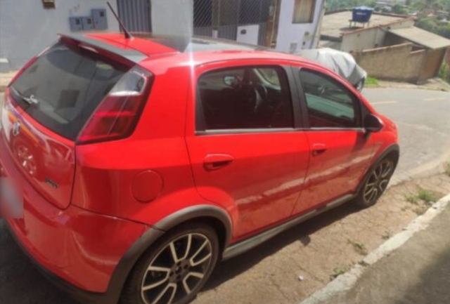 Veículo foi localizado no bairro Padre Adelmo após denúncia da inteligência da polícia. Foto do veículo roubado.