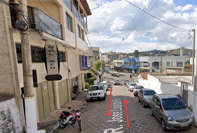 Prefeitura comunica a alteração no trânsito local e pede cautela aos condutores e pedestres. Foto da rua que vai sofrer alteração.