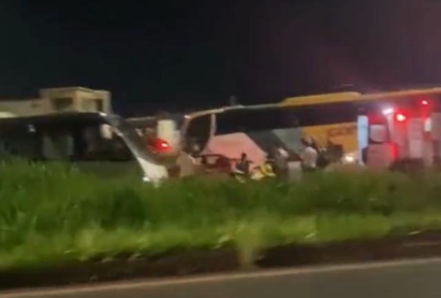 Acidentes ocorreram no Anel Rodoviário e na Avenida Marzagânia, causando congestionamentos na volta do feriado. Momentos após o acidente.