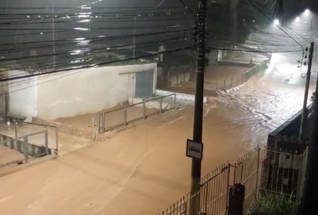 Prefeitura alerta para os cuidados no trânsito e informa que equipes já trabalham na limpeza e na liberação das vias. Foto de como ficou alguns locais.