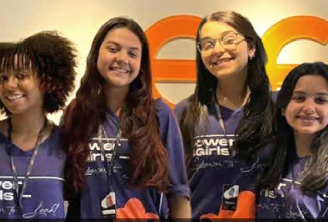 Projeto de inclusão social recebeu as duas premiações na final do Inova Jovem 2023, organizado pela Inova Unicamp. Foto dos estudantes.