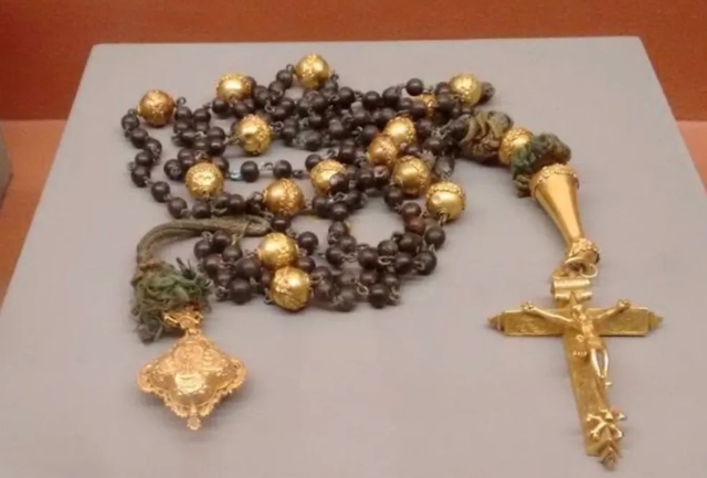 Peça do século XIX estava exposta no Museu de Arte Sacra da Basílica de Nossa Senhora do Pilar e segue desaparecida. Foto do item roubado.