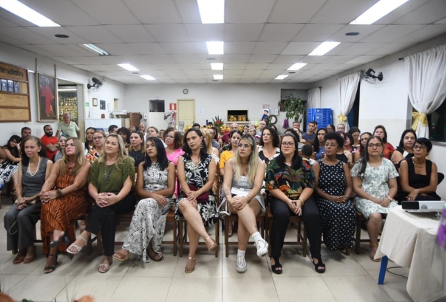 Parceria entre Prefeitura e empresas visa capacitar cidadãos e fortalecer a economia local. Foto da turma do curso.