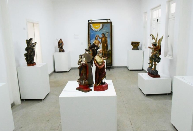 A mostra, que vai até o dia 14 de dezembro, reúne peças do século XVIII da Paróquia de Nossa Senhora da Boa Viagem no Centro Cultural Padre Francisco Xavier.. Foto do monumento.