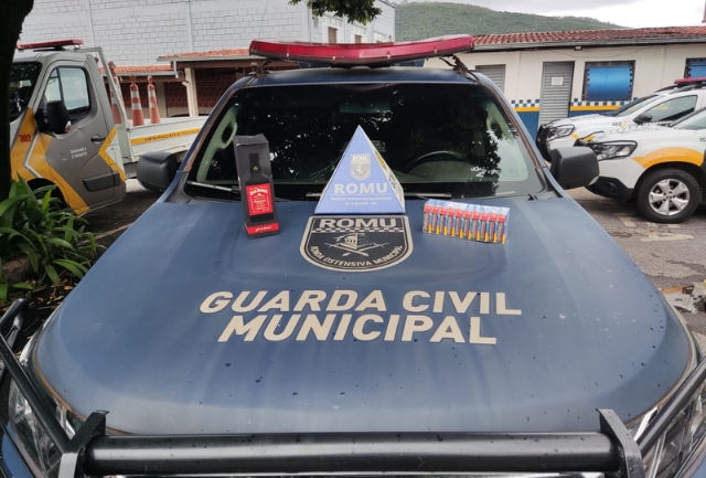 Guarda Civil Municipal de Itabirito age rapidamente e prende homem que furtou supermercado.