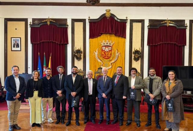 Prefeito e representantes de outros 15 municípios da América Latina se reúnem em Portugal.